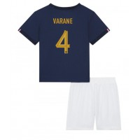 Francuska Raphael Varane #4 Domaci Dres za djecu SP 2022 Kratak Rukav (+ Kratke hlače)